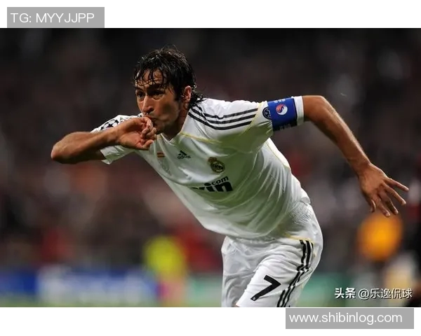 大足球明星背后的名字故事与世界足坛的传奇人物揭秘